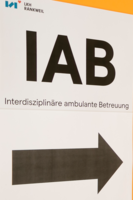 7. Schild IAB am LKH R; (c)Mathis Fotografie.png